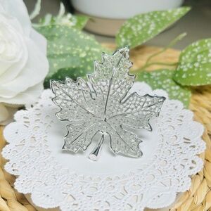 Sarah Coventry Vintage Maple Leaf Brooch, Silver Tone.